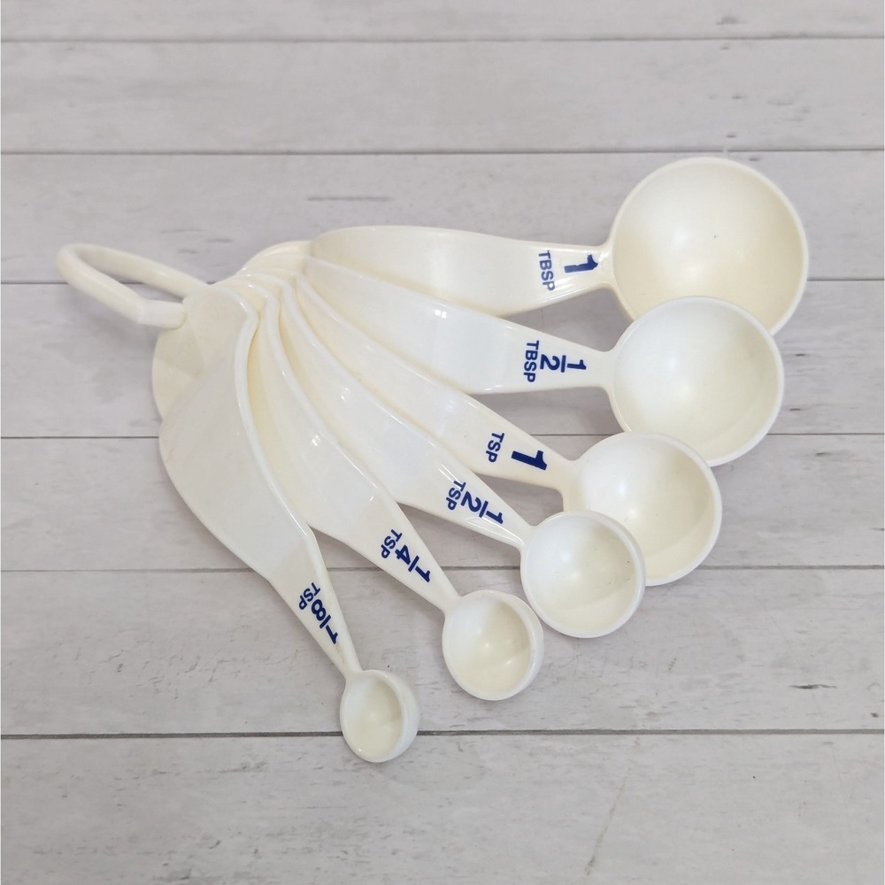 Tupperware Measuring Spoons Set of 6 w/Snap-On D Ring White w/Blue Markings